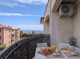 -1 min dal mare- AC balcone e garage