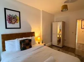 The Felix Apartments - 2 Bedrooms - WIFI - FREE Parking
