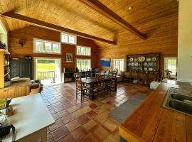 Converted Barn By Hove Archipelago，位于费尔维克的酒店