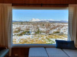 Nature-Close Cabin In Tranquil Mountain Area，位于Ulnes的酒店
