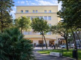 Phi Hotel Ambra，位于佩斯卡拉的酒店