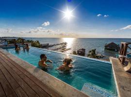 Sandbar Beachfront Hotel & Hostel Restaurant，位于圣佩德罗的酒店