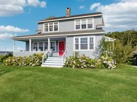 Oceanfront home incredible ocean views, deck & location