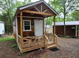 Secluded Accessible Cabin for Quiet Nature Escapes in Mena, Arkansas