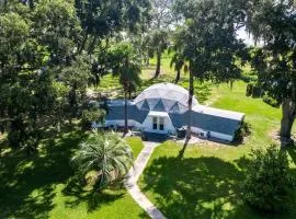 Lakefront Tiny House with Sunrise Deck & BBQ Area in Clemont, Florida