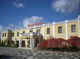 Hotel Pan Tadeusz，位于Rzeczyca绿山城机场 - IEG附近的酒店
