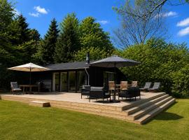 Liseleje sommerhus på naturgrund，位于Melby的酒店