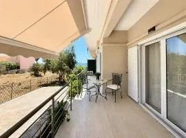Dioni's Haven - Sunny Retreat with Balcony