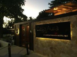 Casa Aura: Beachfront Premium Hostel，位于塔马林多的青旅