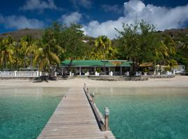 Bequia Plantation Hotel，位于Bequia的带停车场的酒店