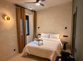 Hotel Vella Nit，位于卡内·德·玛尔的酒店
