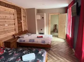 Delta 5, Nice 2-bedroom, 3 bed, free wifi