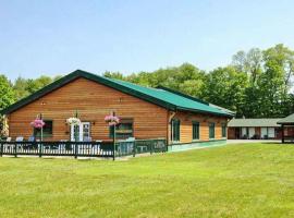 Adirondack Lodge Old Forge，位于旧福奇的酒店