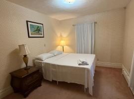 Amazing 5 Bedrooms Deal up to 10 Guests，位于Willmar的酒店