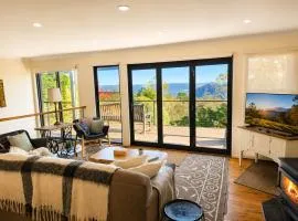 Narrow Neck Views - Peaceful 4 Bedroom Home with Stunning Views!