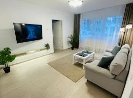 Quiet apartament with parking in Roman