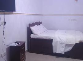 Sky Blue Guest House - Buea，位于Buea的酒店