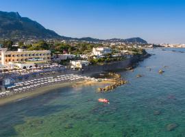 Hotel Terme Tritone Resort & Spa，位于伊斯基亚的海滩酒店