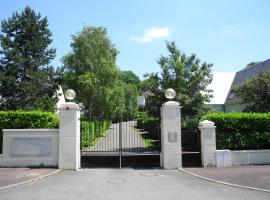 La Clémencerie Chambre d'hôtes，位于LʼÉtang-la-Ville的住宿加早餐旅馆