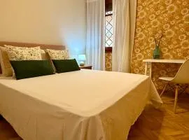 Cornisa room, baño y cocina compartido