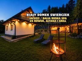 Biały Domek Świerczek - Jacuzzi, Balia Ruska SPA, Rowery, Altana i Grill w Słopnice，位于Słopnice的酒店