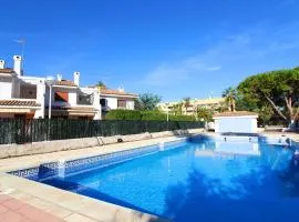 Global Vacacional, Bonito adosado con piscina en la playa de corinto