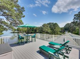 Rooftop Chesapeake Bay Views! Waterfront Retreat，位于Bohannon的酒店