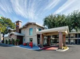 拉昆塔达拉斯住宅区酒店