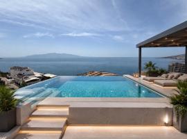 Helia Hotel Suites & Penthouses at Santa Bay，位于萨兰达的酒店