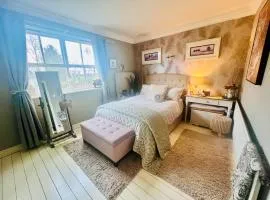 Village boutique retreat with cooked breakfast
