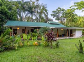 Osos Caribeños - with Garden - 400m from the Beach，位于蓬塔乌巴的酒店