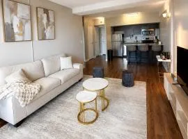 Spacious1 Br Downtown View Near River Experiences