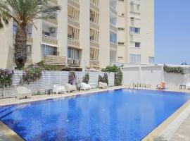 Piale Palms Makenzie Beach Front Apartment Larnaca Airport Area，位于拉纳卡的酒店