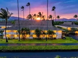 Beachfront ! 3 min Walk to Beach ! AC ! Garden Corner Unit ! 3 Pools