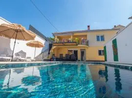 Villa UpTown