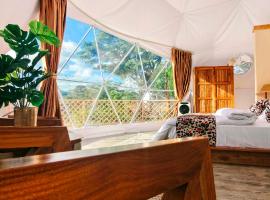 Nekoli Glamping - Riverside Domes with Mt Meru Views，位于阿鲁沙的酒店