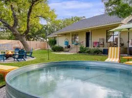 Hill Country Social Club Hot tub & Cowboy Pool