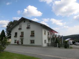 Ferienhaus Gustl，位于BischofsreutMarchhäuser Ski Lift附近的酒店