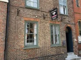 Diamonds Inn Ltd