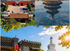 Beijing Templeside Courtyard Hotel Close to Forbidden Tiananmen Traditional Sihe yuan with Rooftop丨Free Laundry Breakfast Personalized Needs Develop，位于北京的酒店