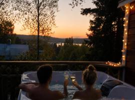 Lila Stuga -private jacuzzi &sauna,High Coast，位于Väja的酒店