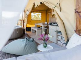 Adriatic Heritage Glamping No1 with Jacuzzi，位于马斯林尼察的酒店
