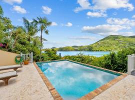 Elysium Villa-Natural Surroundings Ocean Views Private Pool，位于Cruz Bay的酒店