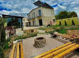 Bee Planet Garni