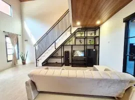 Villa Bangunjiwo by Yustien Homestay - Entire House 4 Beds