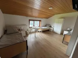 Helles 3 Bett Zimmer