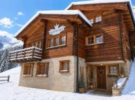 Chalet Nunavut, Ski in - Ski out with Complimentary Spa Access