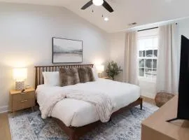 Hill City Lux Mins to LU King Bed Sleeps 8