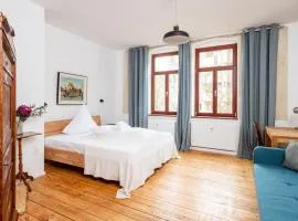 Künstlerzimmer im Kulturhaus Häselburg
