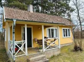 Cozy Gotland cottage low price next to Tofta beach